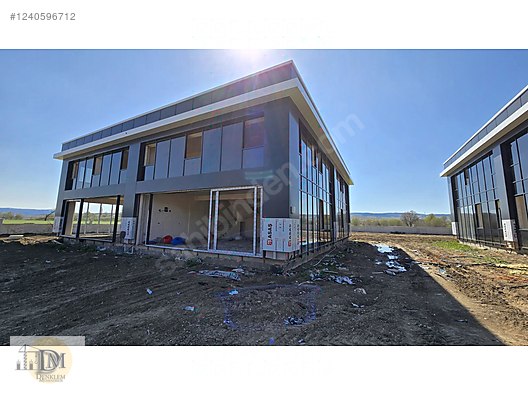 Yeni Galericiler Sitesi Otonomi Satılık Köşe Başı 300 M2 Dükkan