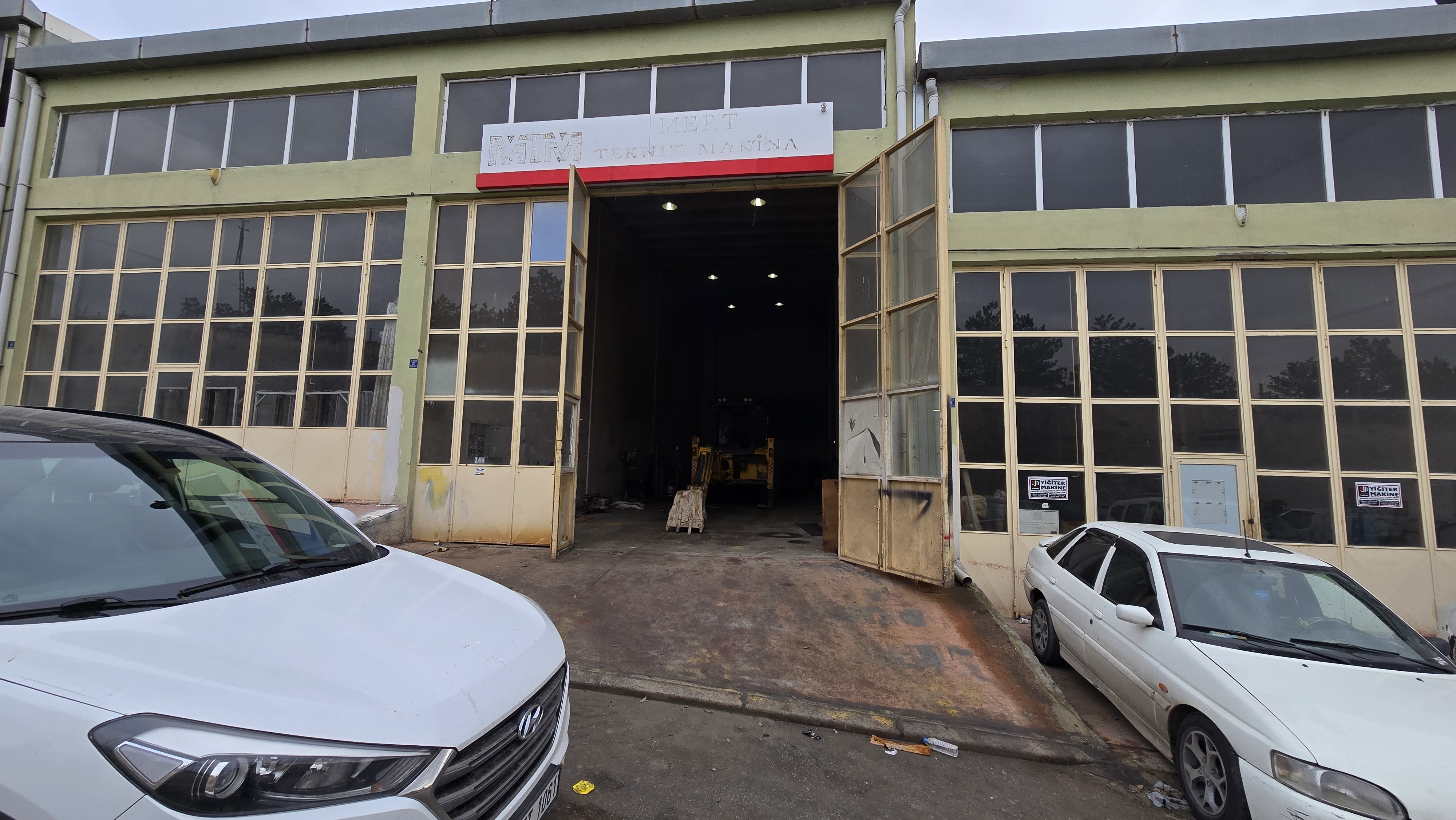 YAYDİĞİN KÜÇÜK SANAYİ SİTESİNDE SATILIK 200 M2 DÜKKAN